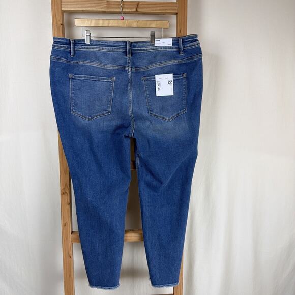 NWT Flying Monkey Vervet "Amber" Mid Rise Cropped Skinny Jeans #0887 Size 22 - Picture 3 of 4